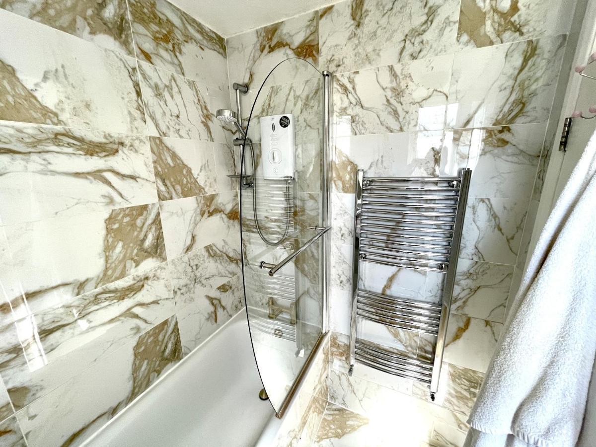 Beautiful 3-Bed Apartment At Swiss Cottage Лондон Екстер'єр фото