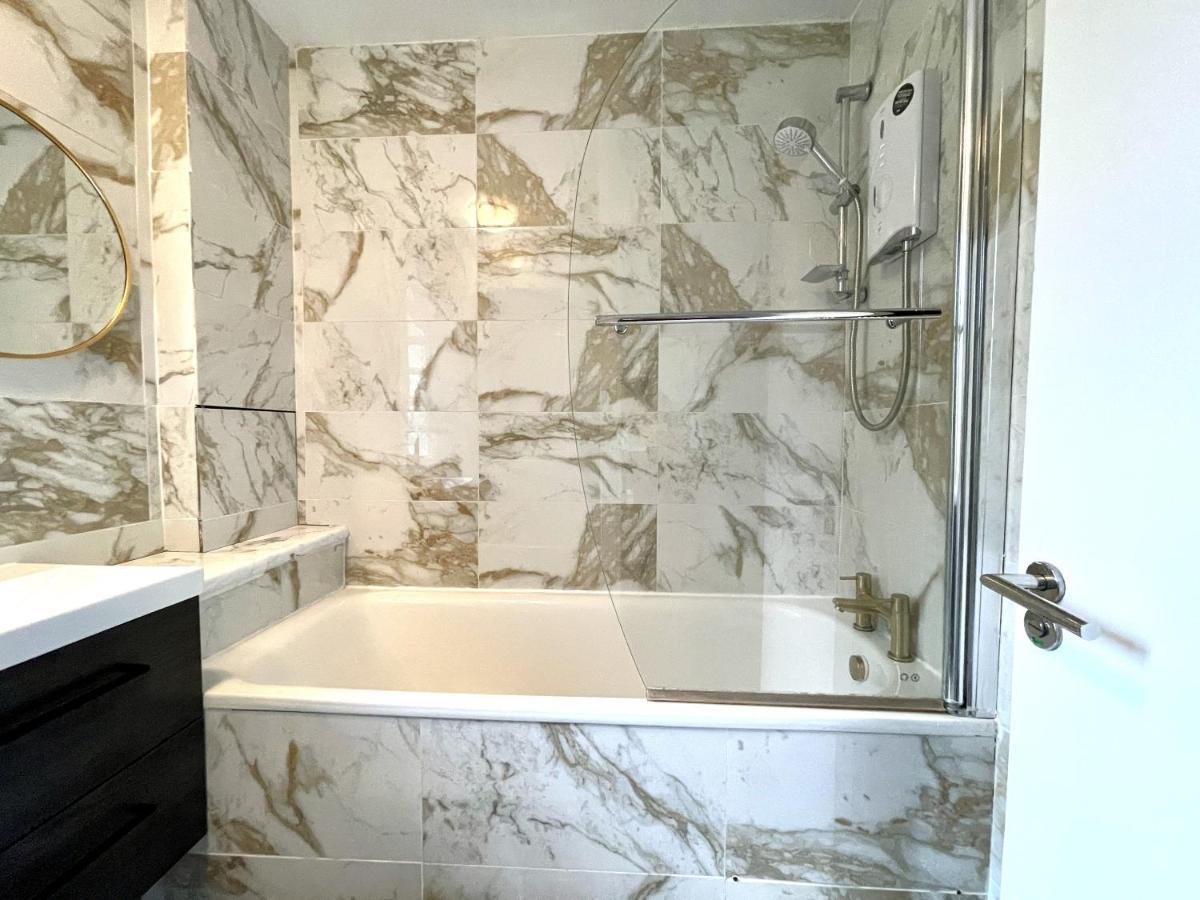 Beautiful 3-Bed Apartment At Swiss Cottage Лондон Екстер'єр фото