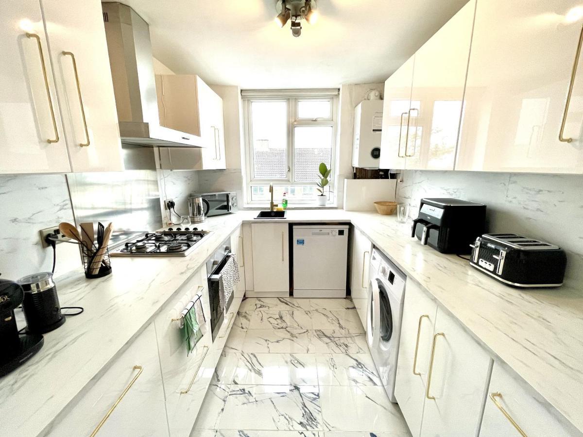 Beautiful 3-Bed Apartment At Swiss Cottage Лондон Екстер'єр фото