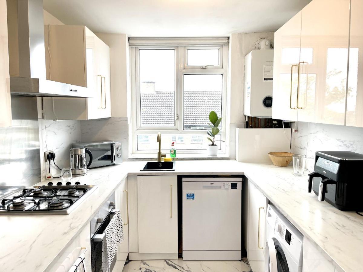 Beautiful 3-Bed Apartment At Swiss Cottage Лондон Екстер'єр фото